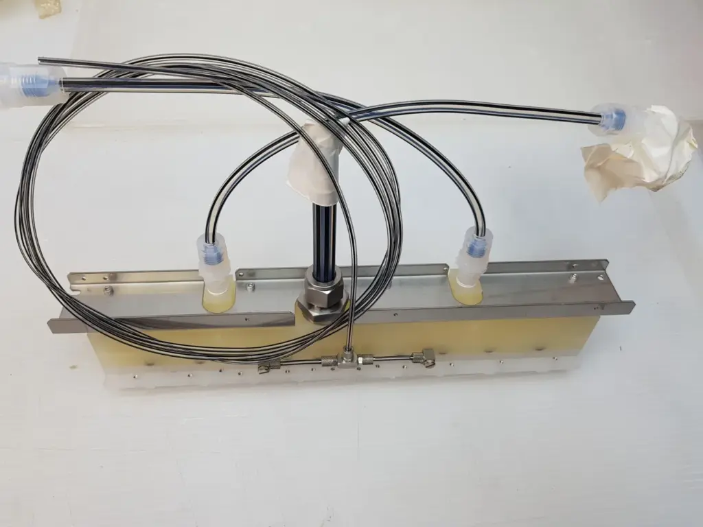 5085-422376-12 Bath (NC) Assy with stainless brackets, central fitting and coiled tubing