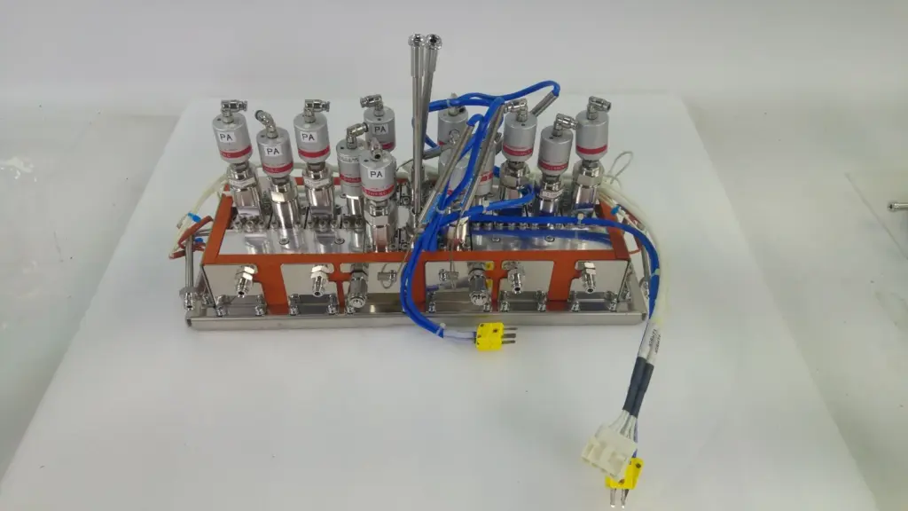 ASM gas box 1091-082-01 (18393-STP) with Fujikin valves and yellow thermocouple plug
