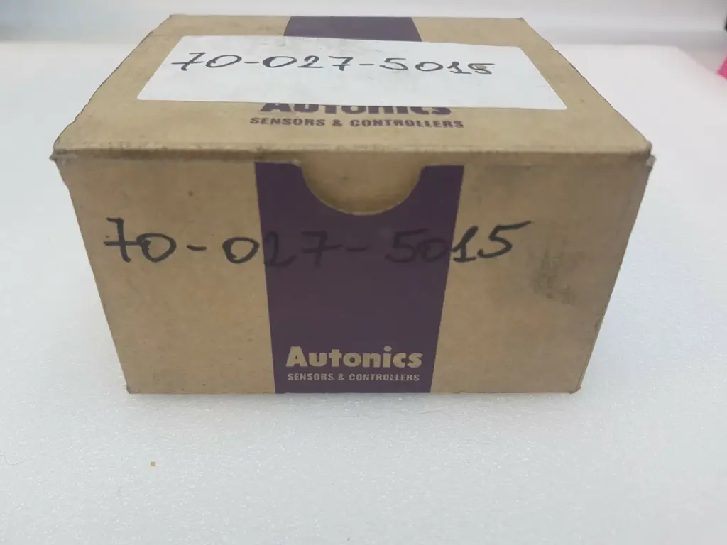 Autonics box for the E50S8-500-3-T-24 encoder with hand-written numbers