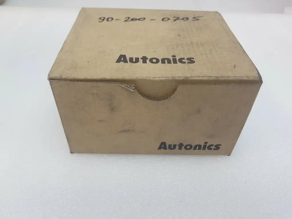 Autonics box for the E50S8-5000-3-T-24 rotary encoder with hand-written number