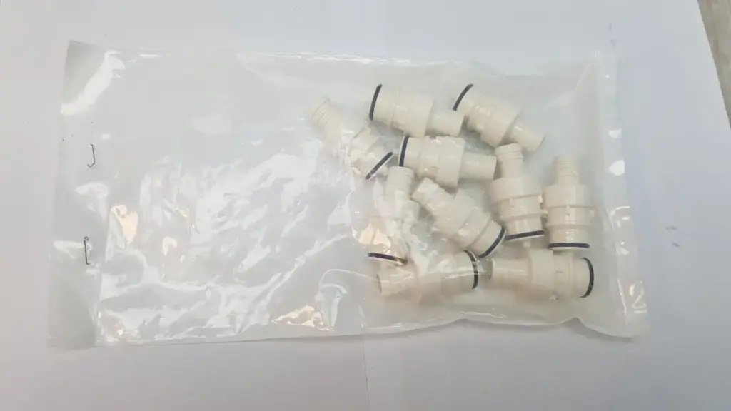 Ten CPC HFCD22835 valved hose barb coupling inserts, white with black O-rings, in a clear bag
