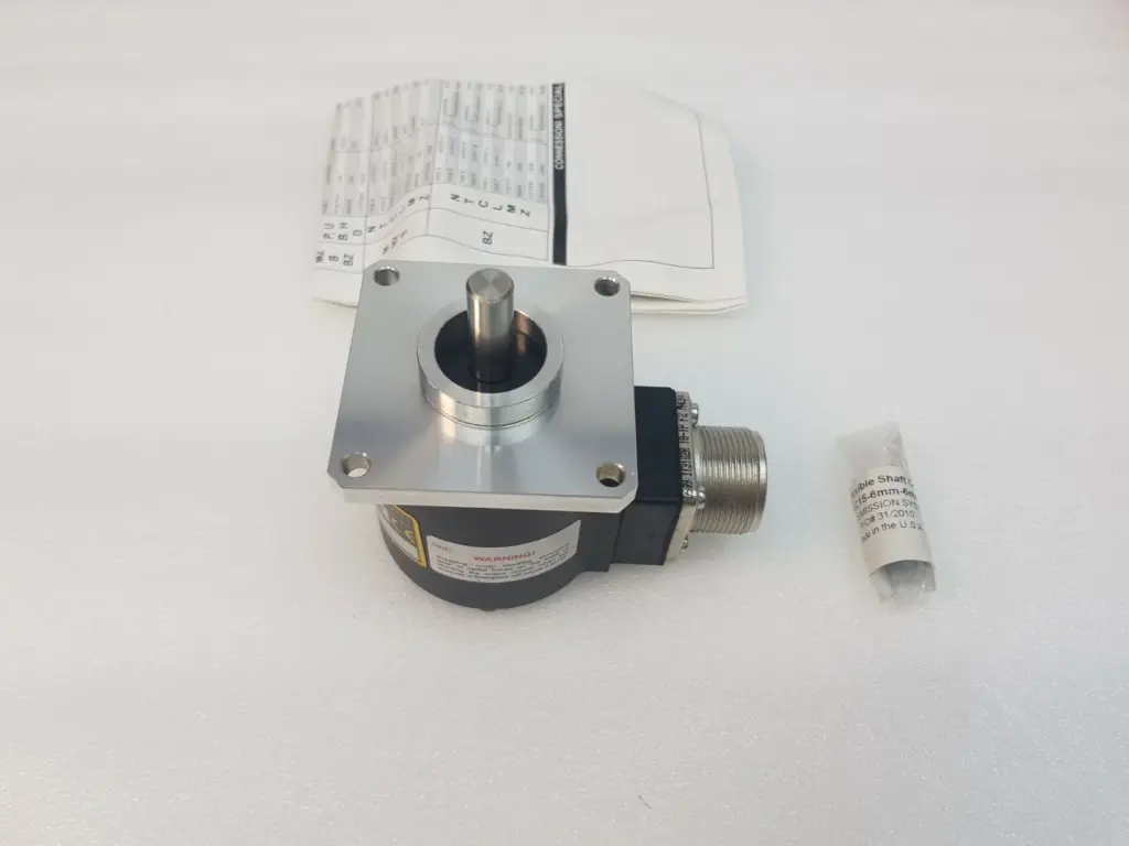 ELCIS I/63-2500-5-BZ-N-CL-R encoder with square flange, radial connector and instruction sheet