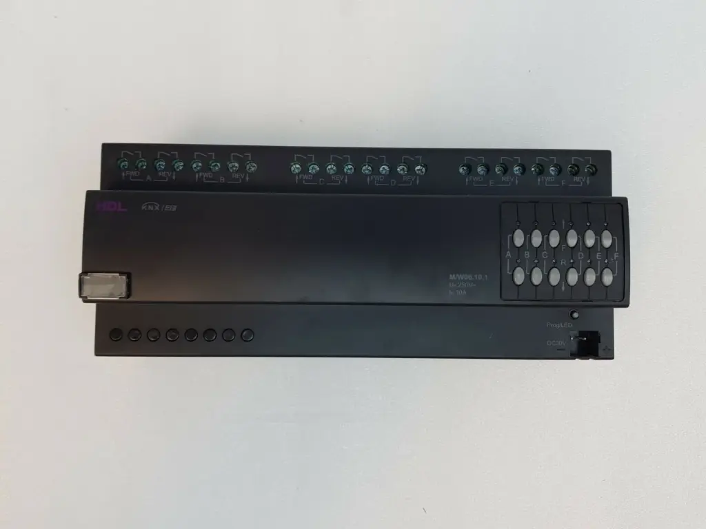 HDL M/W06.10.1 KNX 6-channel blinds actuator, front view with relay terminals and manual buttons