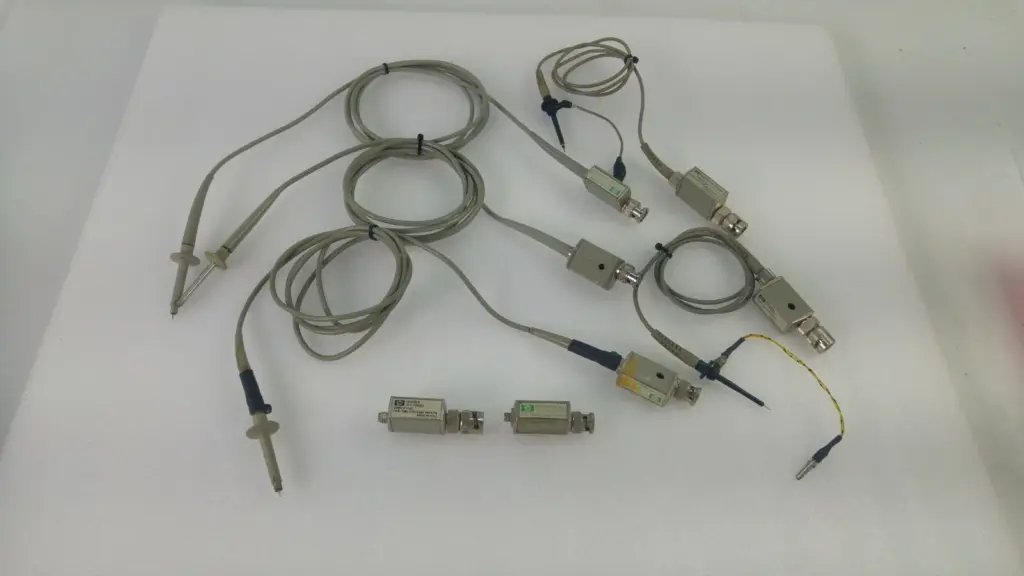 Lot of HP oscilloscope probes: five with cables and two separate BNC probe bodies