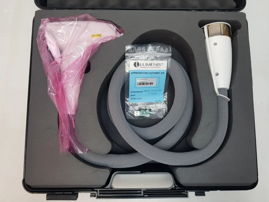 Lumenis M22 Q-Switched Nd:YAG head SA-1020221 in its hard case with a bagged upgrade key
