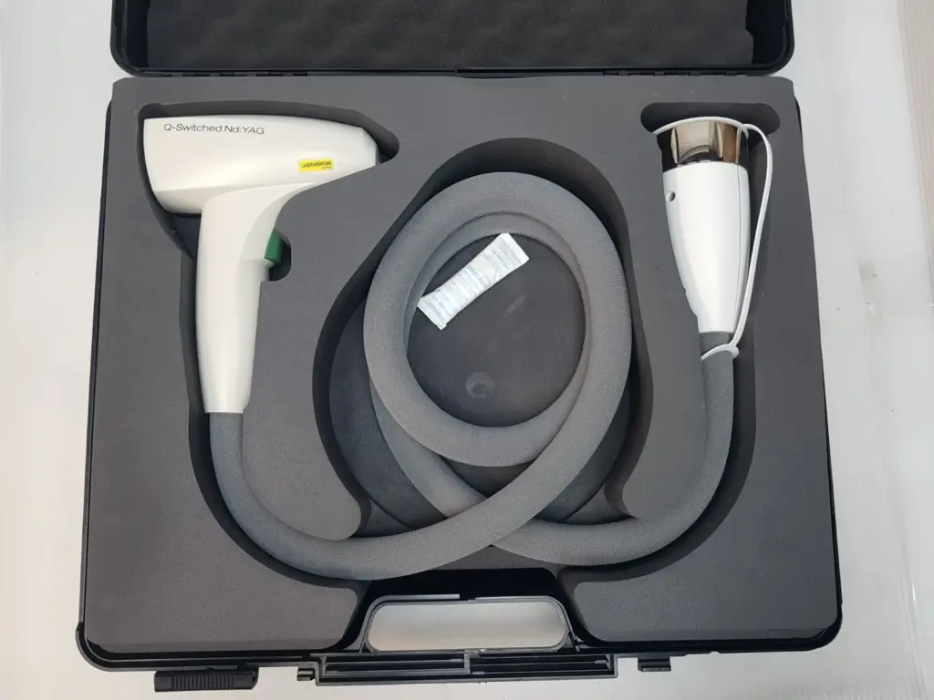 Lumenis M22 Q-Switched Nd:YAG treatment head SA-1020221 Rev M in open hard case