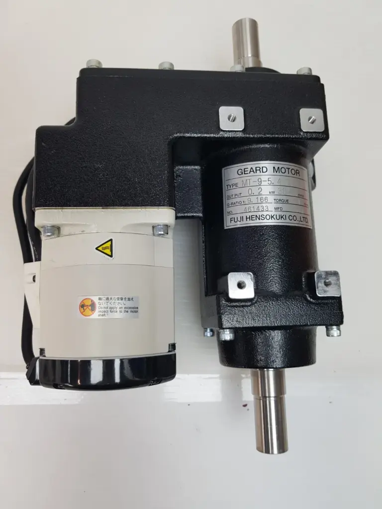 Panasonic MQMA022P2B servo motor mounted on a Fuji Hensokuki MT-9 gear unit with bracket and double output shaft