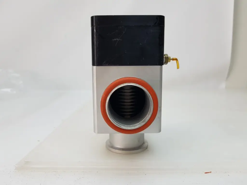 Varian L6281703 NW40 right-angle valve viewed into the side port, black actuator on top