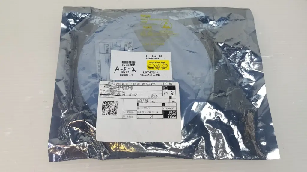 Sealed static shielding bag of Analog Devices ADG5208SRUZ-EP-RL7 multiplexers with Digi-Key label, Qty 20