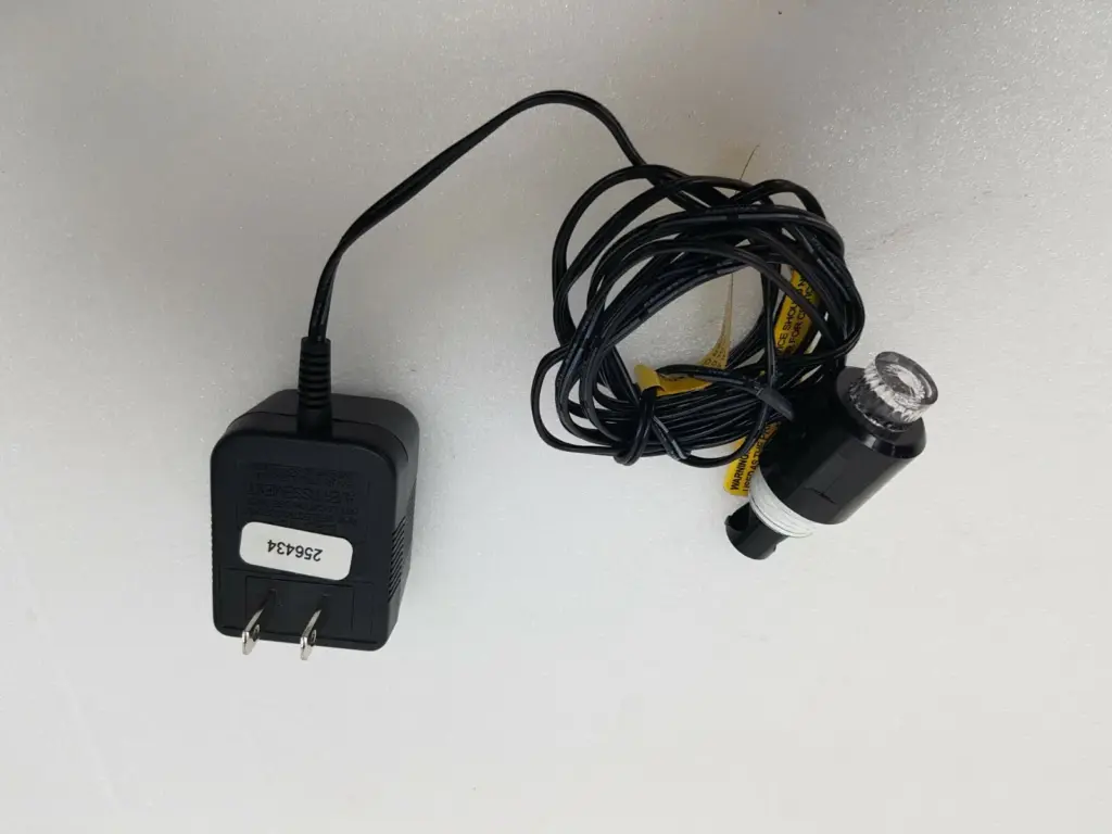 Barnstead Pura-Lite E3451 water purity indicator with its cord and 120 V plug-in power adaptor