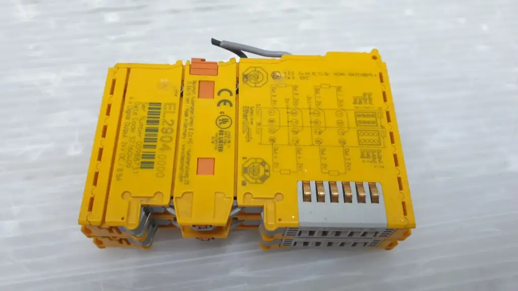 Beckhoff EL2904 TwinSAFE terminal, side label 4 x Digital Output 24V DC / 0.5A and wiring diagram