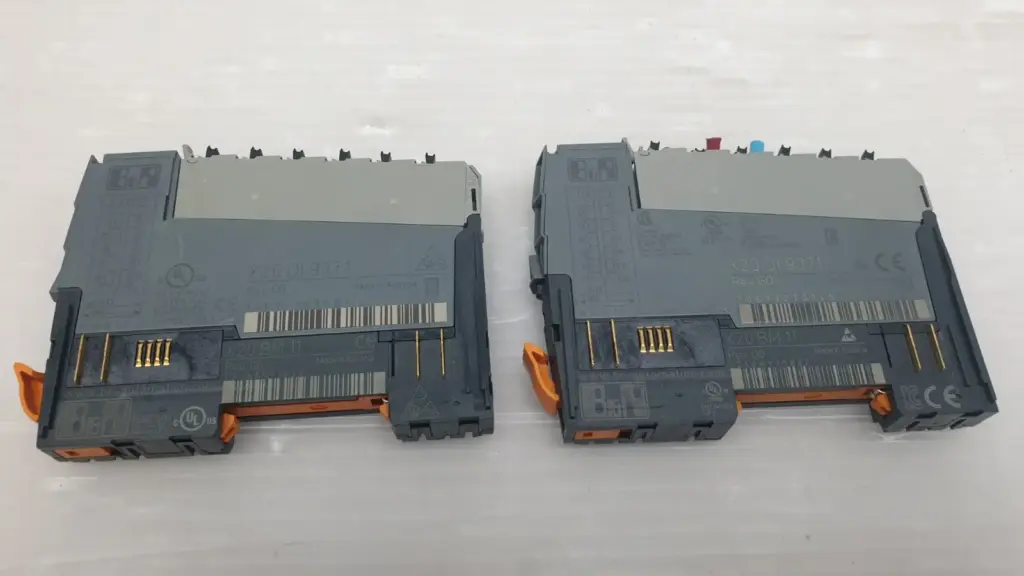 Two B&R X20 DI 9371 Rev. G0 digital input modules on X20 BM 11 bus modules, front labels