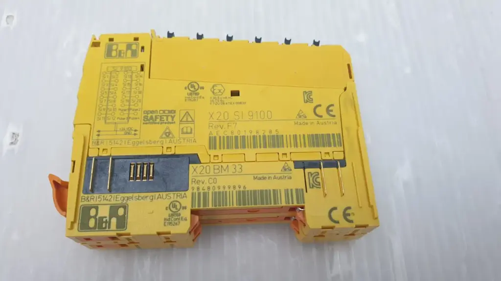 B&R X20 SI 9100 safety module Rev. F7 on X20 BM 33 bus module, side labels