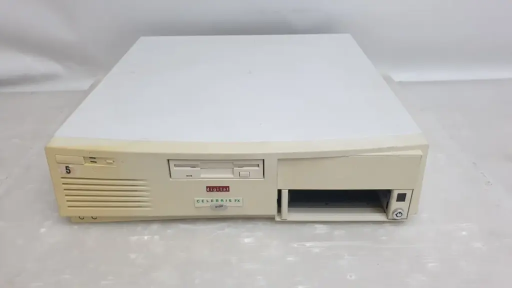 Digital Celebris FX 5133 desktop PC, beige front with floppy drive and key-lock bay