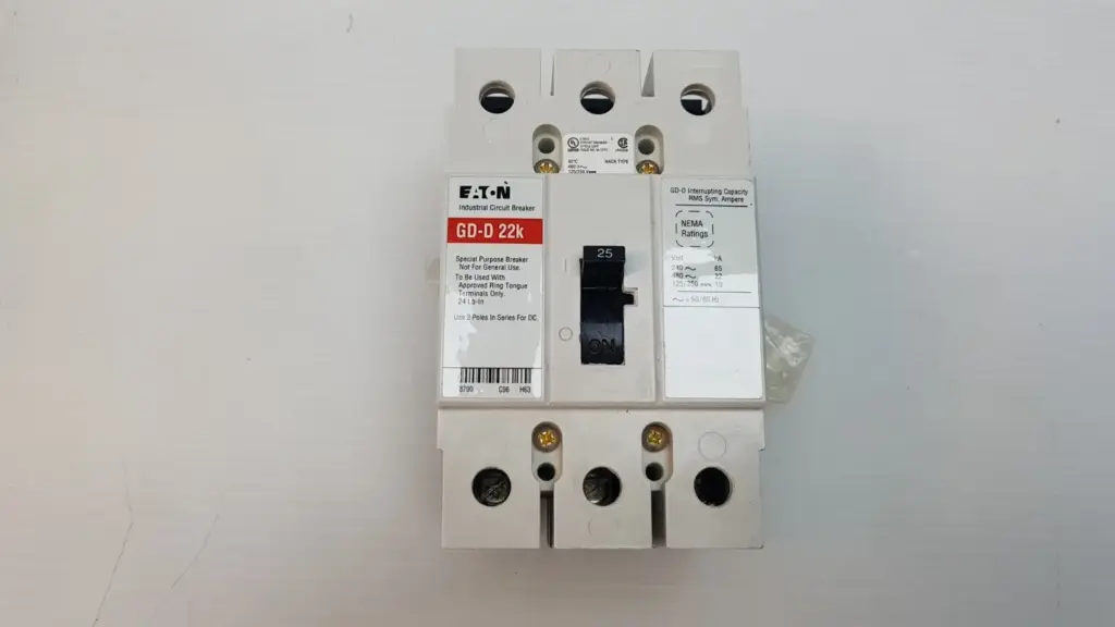 Eaton GD-D 22k 3-pole industrial circuit breaker, 25 A handle, front labels
