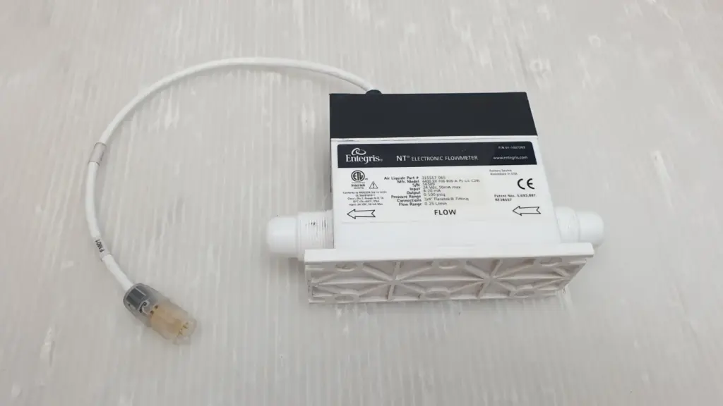 Entegris NT Electronic Flowmeter 4400 with white cable and round connector, Air Liquide 315517-065