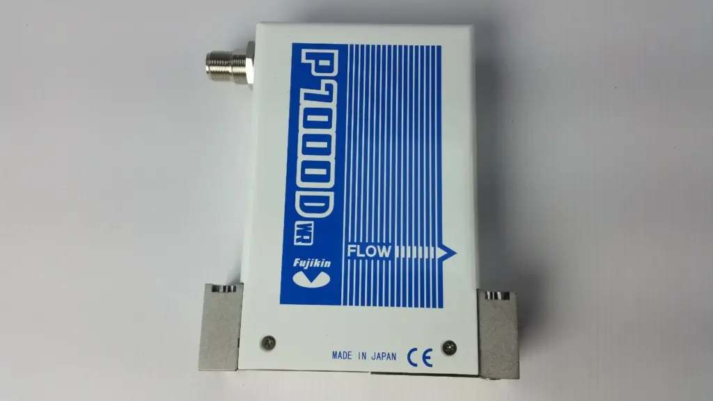 Fujikin P7000D WR mass flow controller, front of the case with flow arrow, Made in Japan, CE
