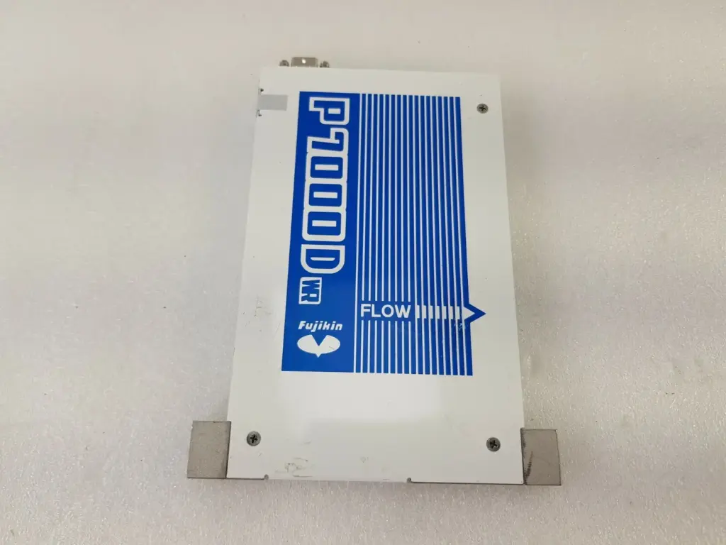 Fujikin P7000D WR flow control system, top cover with FLOW arrow