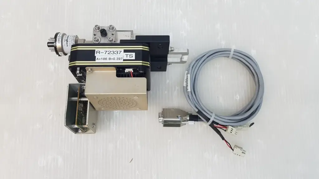 Hamamatsu C7025-02 detector head assembly with Huntington vacuum gauge tube and cable