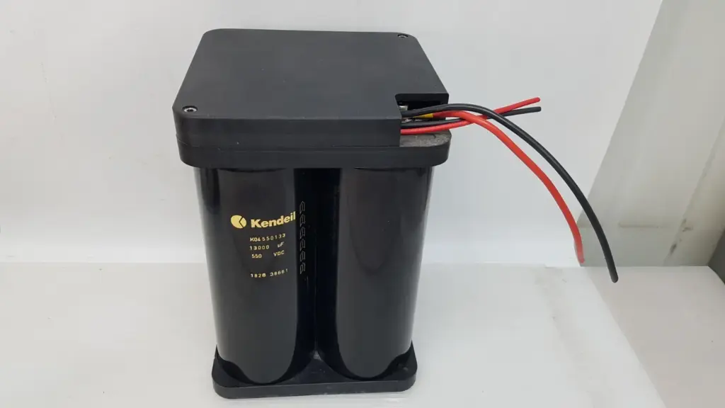 Capacitor bank with Kendeil K04550133 13000 uF 550 VDC cans, black end plates and red and black leads