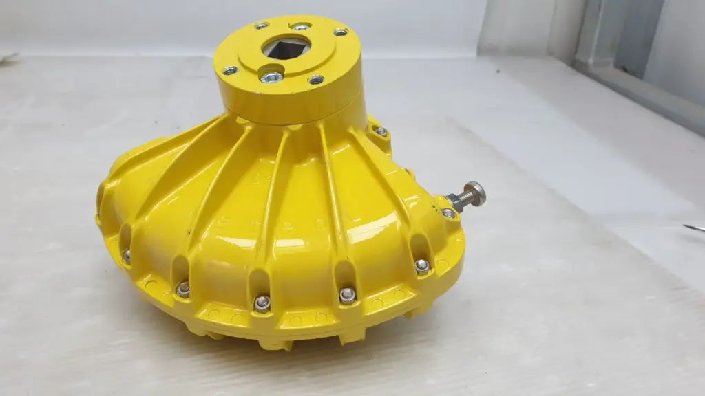 Kinetrol 093-100 yellow Model 09 rotary vane actuator, top flange and square drive