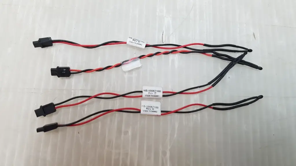 Four Lumenis HS-10067100 Rev D thermocoupler harnesses with red and black leads
