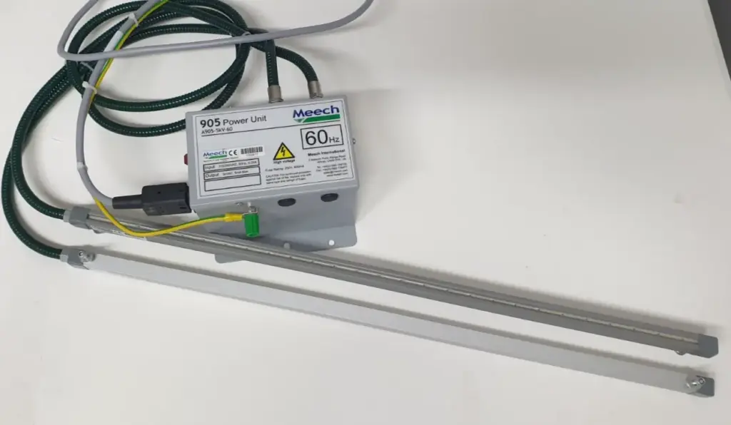 Meech 905 power unit A905-5kV-60 wired to two Model 914 static eliminator bars