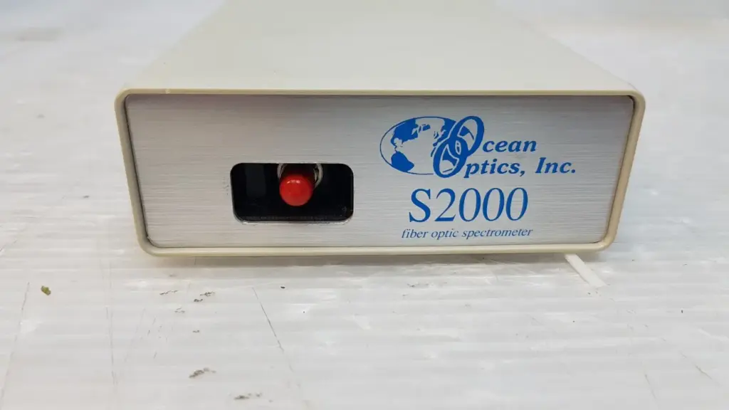 Ocean Optics S2000 fiber optic spectrometer front panel with red cap on the SMA input