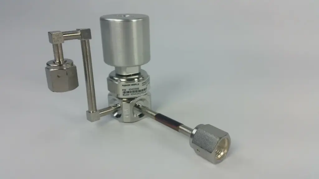 Parker Veriflo 45400888 955AOPLPNCSH11 diaphragm valve with bent 316L tube stub and female nuts