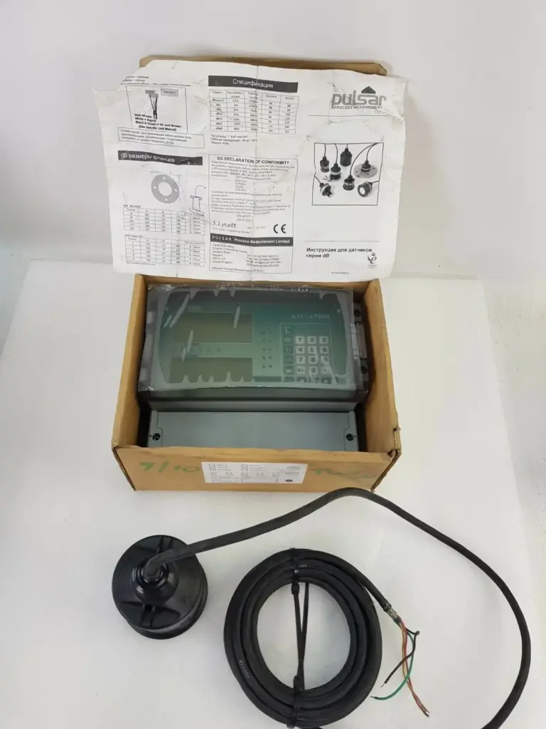 Pulsar UltraTWIN controller in open box with dB15 ultrasonic transducer and cable
