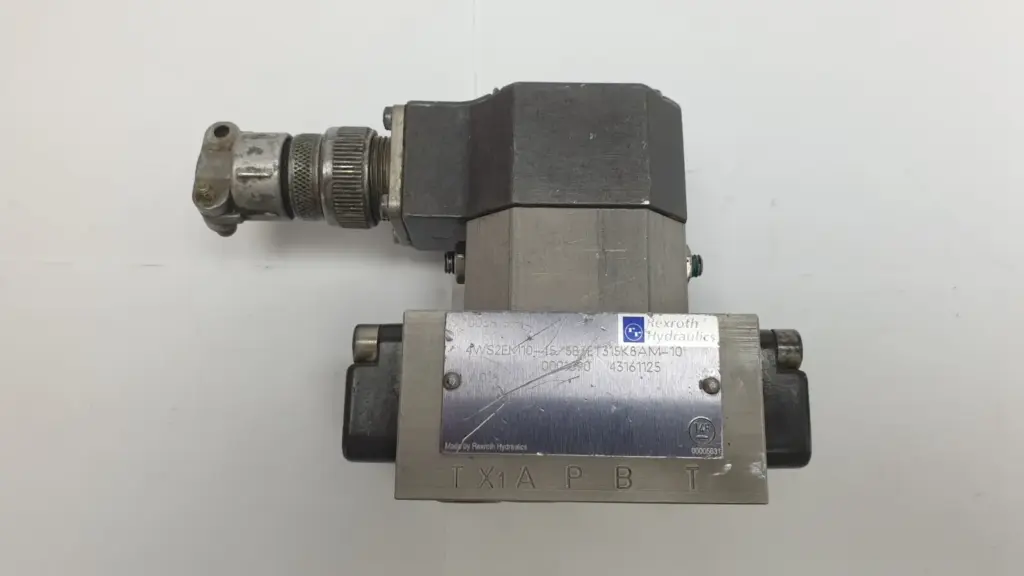 Rexroth 4WS2EM10-45/5B3ET315K8AM-10 servo valve with nameplate and round connector