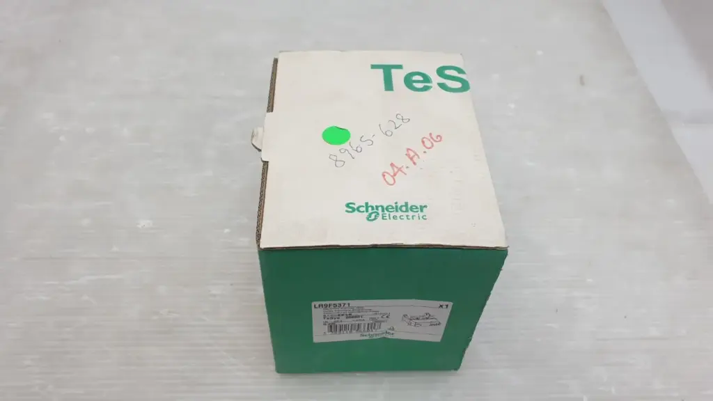 Schneider Electric LR9F5371 TeSys box with green and white print, product label LR9F5371 x1