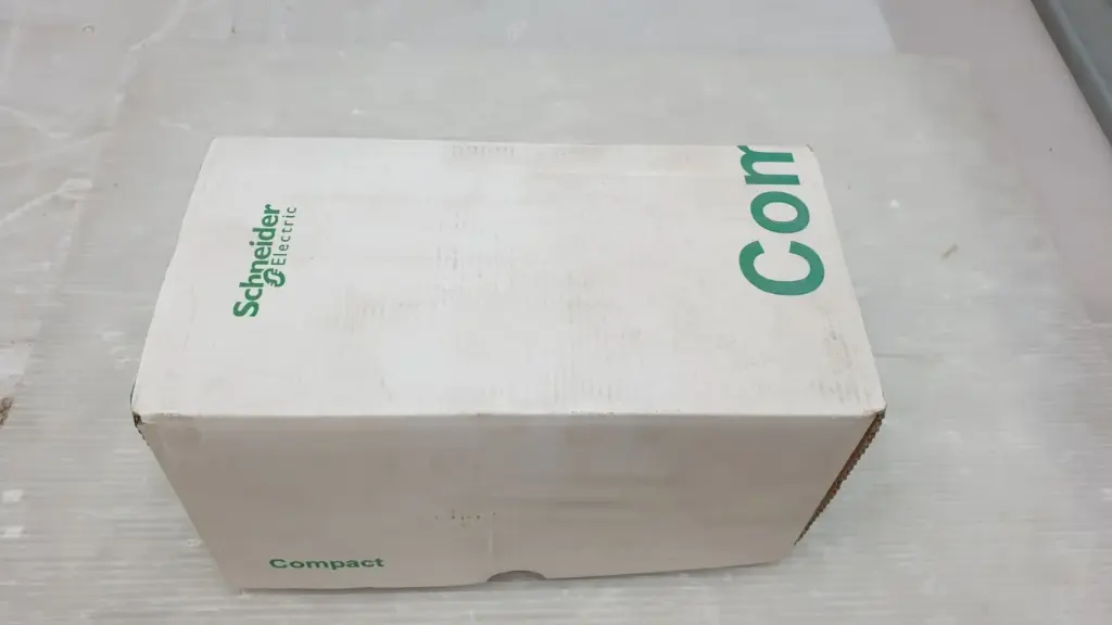 Schneider Electric Compact box for the LV432893 NSX630N circuit breaker
