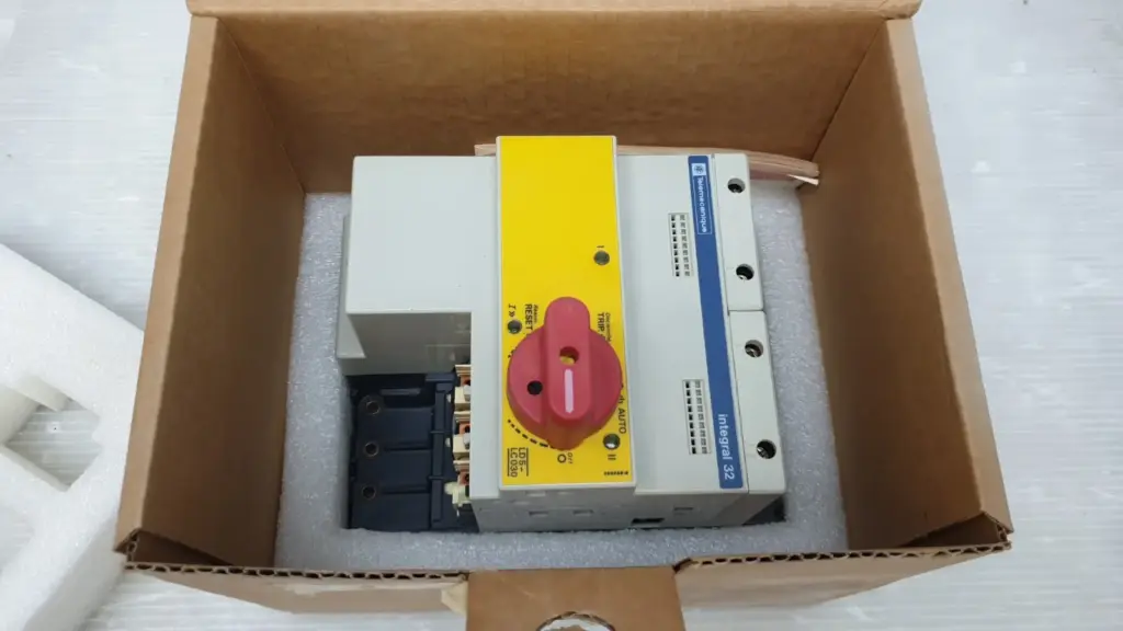 Telemecanique Integral 32 LD5-LC030 reversing motor starter in its box with foam packing