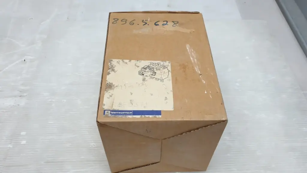 Telemecanique box with LR2 F5371 thermal overload relay label