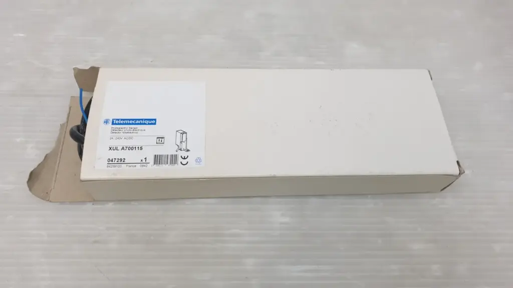 Telemecanique XUL A700115 photoelectric sensor box, reference 047292