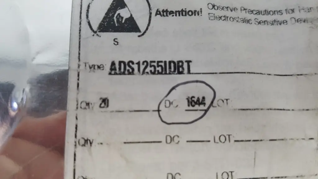 Bag label of the Texas Instruments ADS1255IDBT: Type ADS1255IDBT, Qty 20, date code 1644