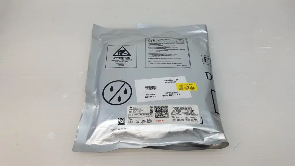 Texas Instruments moisture barrier bag of 1000 DS90LV804TSQ/NOPB LVDS repeater chips with ESD and MSL labels