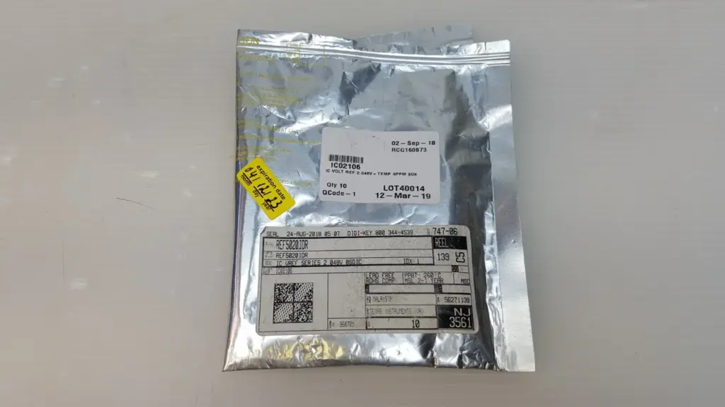 Texas Instruments REF5020IDR bag of 10, Digi-Key label IC VREF SERIES 2.048V 8SOIC, expiration sticker