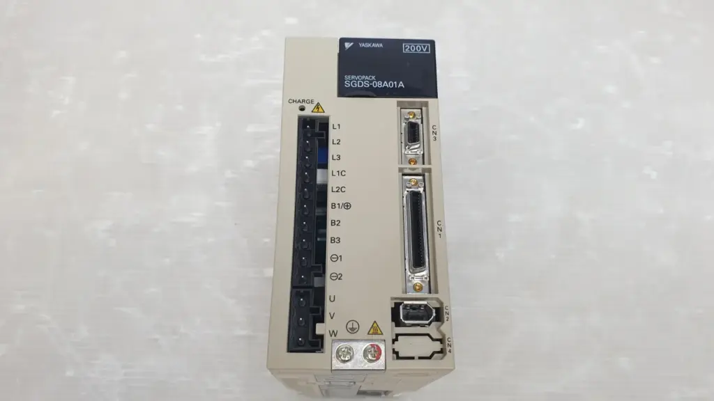 Yaskawa Servopack SGDS-08A01A 200V front panel with CN1-CN4 and power terminals